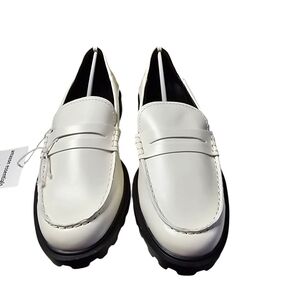 Amazon Essentials Men's White Loafers 8 NWT